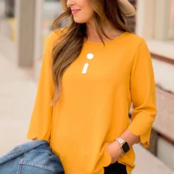 Lightweight Scalloped 3/4 Sleeve Blouse
