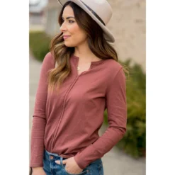 Raw Seamed Basic V-Neck Tee -Women's Clothing Store BB 1962 aa241be5 bd33 4a03 8f6c 1d7dd00ab4a0