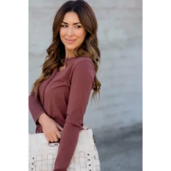 Raw Seamed Basic V-Neck Tee -Women's Clothing Store BB 9376 a4d41f46 d4a5 47e2 a219 57a446e8e7af