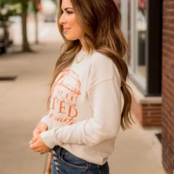 Raised In The Country Barn Graphic Crewneck -Women's Clothing Store BB 9638 d5a21035 001f 4934 bb4b f426d4465b57 126151