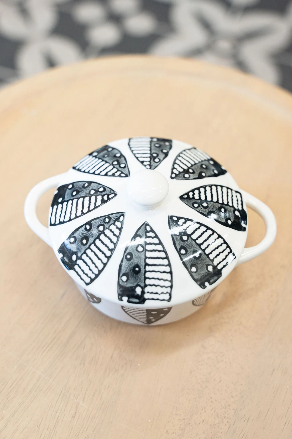 Leaves Stoneware Baker Dish 4 Leaves Stoneware Baker Dish - Image 4