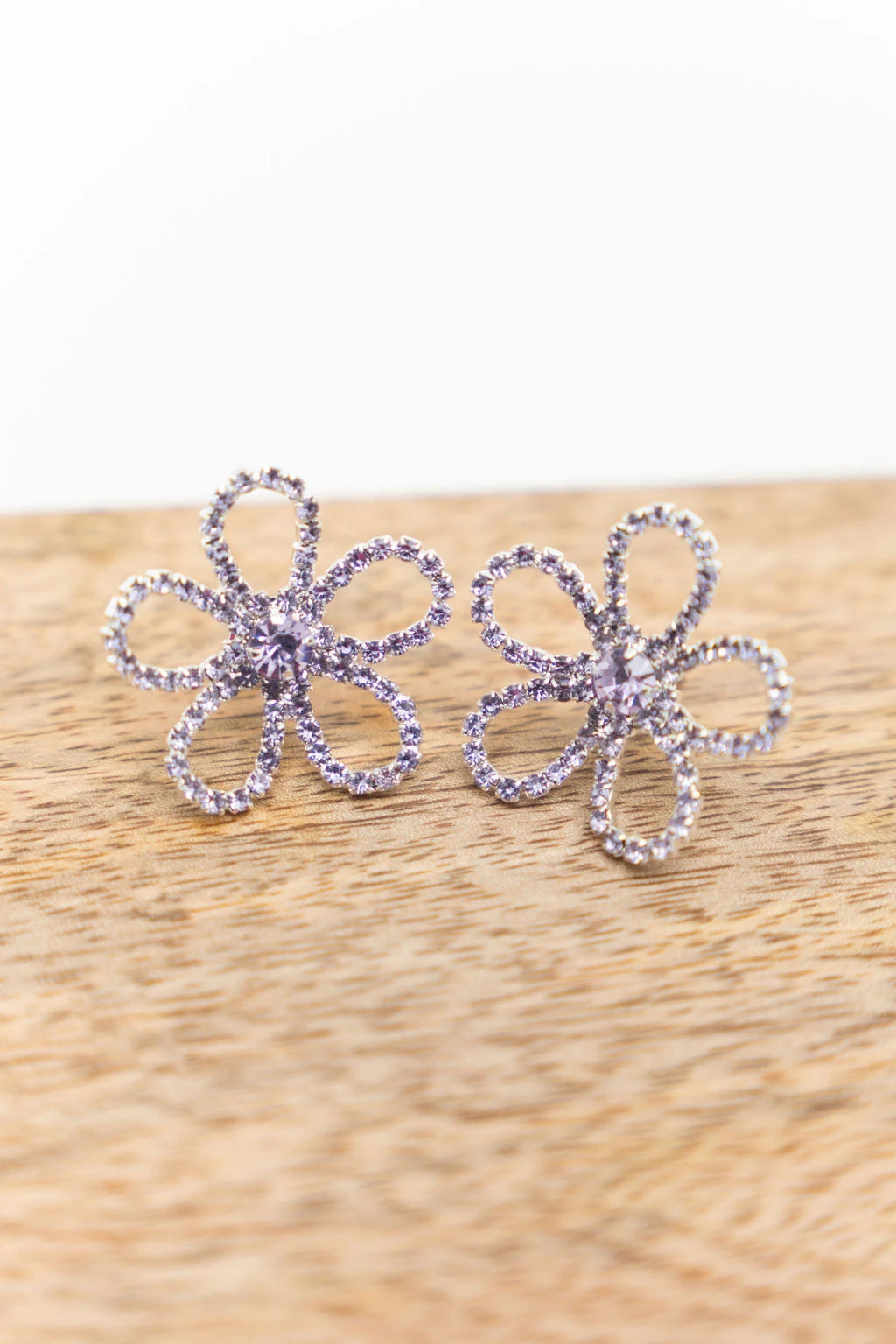 Shining Daisies Stud Earrings 1 Shining Daisies Stud Earrings