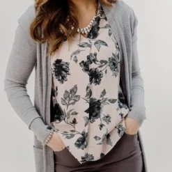 Vintage Roses Short Sleeve V Blouse -Women's Clothing Store JAN2025BECCA0070