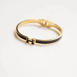 Sleek & Stylish Clamp Bracelet 13 Sleek & Stylish Clamp Bracelet -Women's Clothing Store untitled 2 104 a5e2853f 0a0b 4591 831d 614904150749