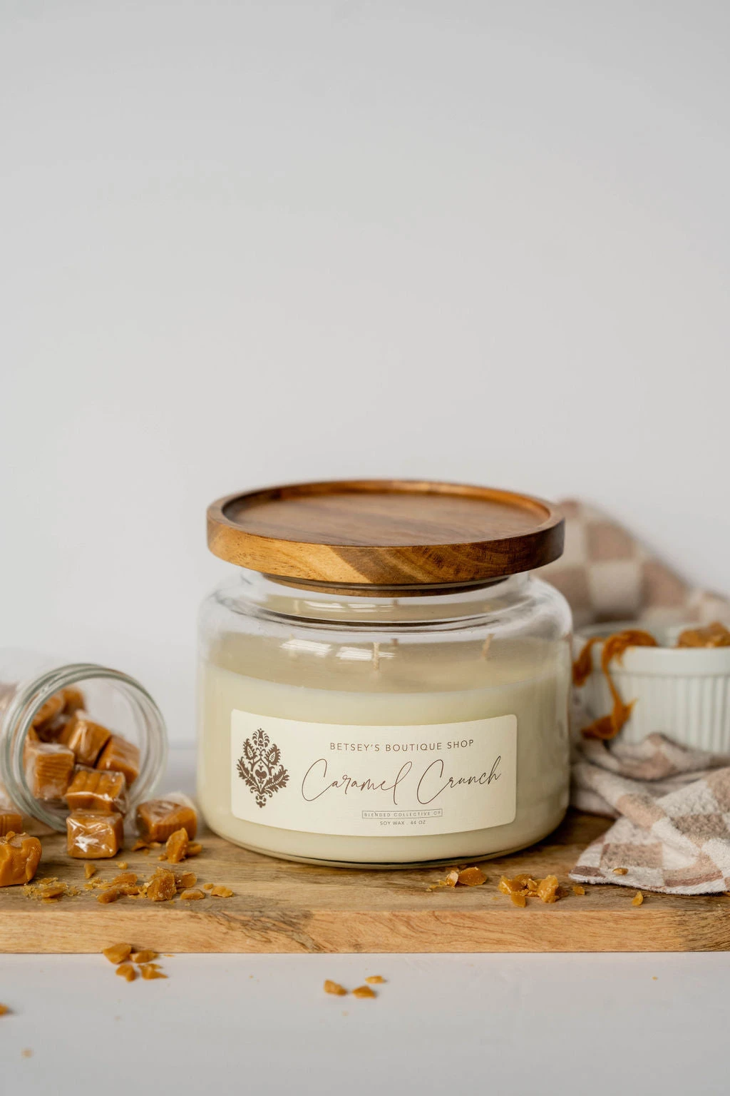 Betsey's Exclusive Caramel Crunch Soy Wax Candle - 44oz 4 Betsey's Exclusive Caramel Crunch Soy Wax Candle - 44oz - Image 4