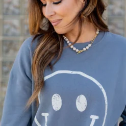 Vintage Smiley Face Graphic Crewneck -Women's Clothing Store untitled 7018 e587bb76 59cb 4f0e b555 02c2c5274bec